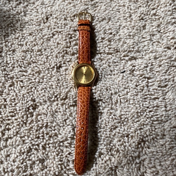 Casio 1330 Leather Dress Watch - Picture 3 of 13